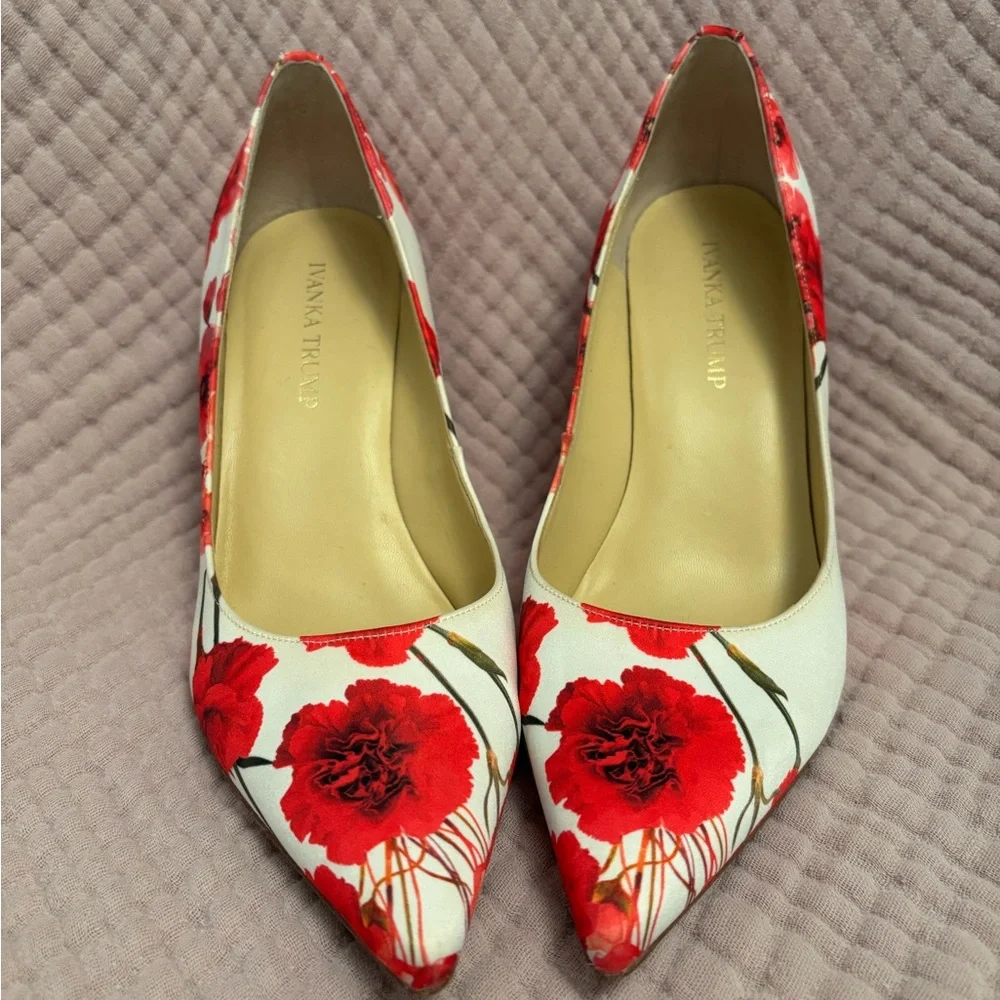 Ivanka Trump Red Floral Pointed Toe Heels Size 9 - Picture 2 of 9
